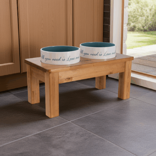 Stojak z miskami ceramicznymi